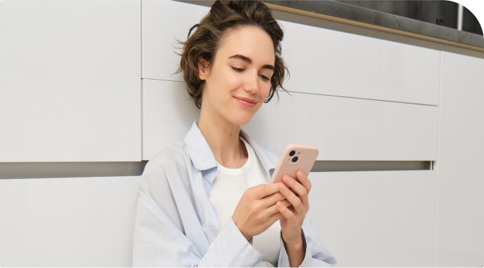 Como alugar Imagem de uma mulher utilizando o telefone celular